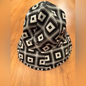 Vintage Nylon Geometric Black White bell hat one size fits like a S/M